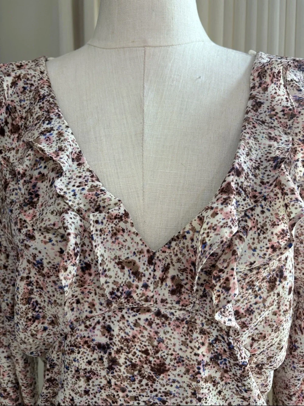 Open Edit Women's ivory multi Flower fields Ruffle V-Neck Blouse crop smocked L